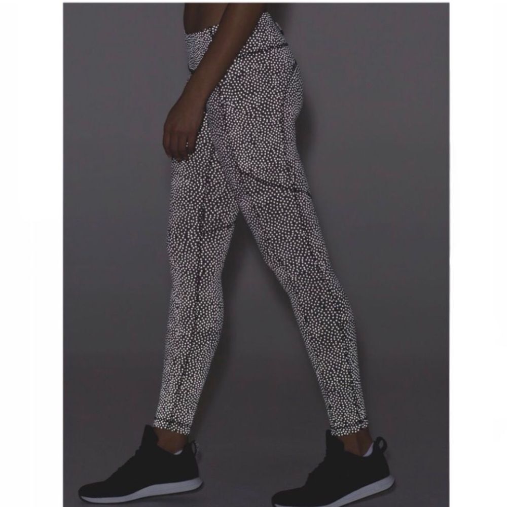 Lululemon Speed Tight V Reflective Frozen Fizz Reflective Black Size 10 28â Inse